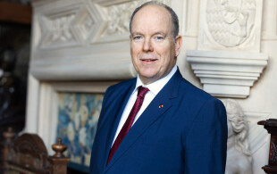 Le prince Albert II de Monaco dans le bureau d’Émile Zola, à Médan.